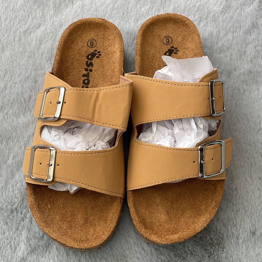 Buckle sandals